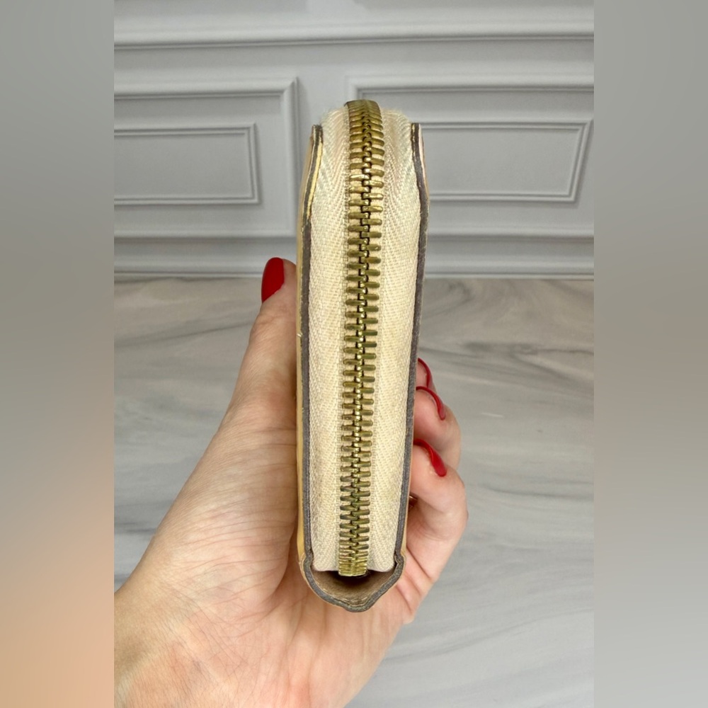 Louis Vuitton Vernis Cream Patent Leather Long Zip Wallet | Authentic - Picture 6 of 15